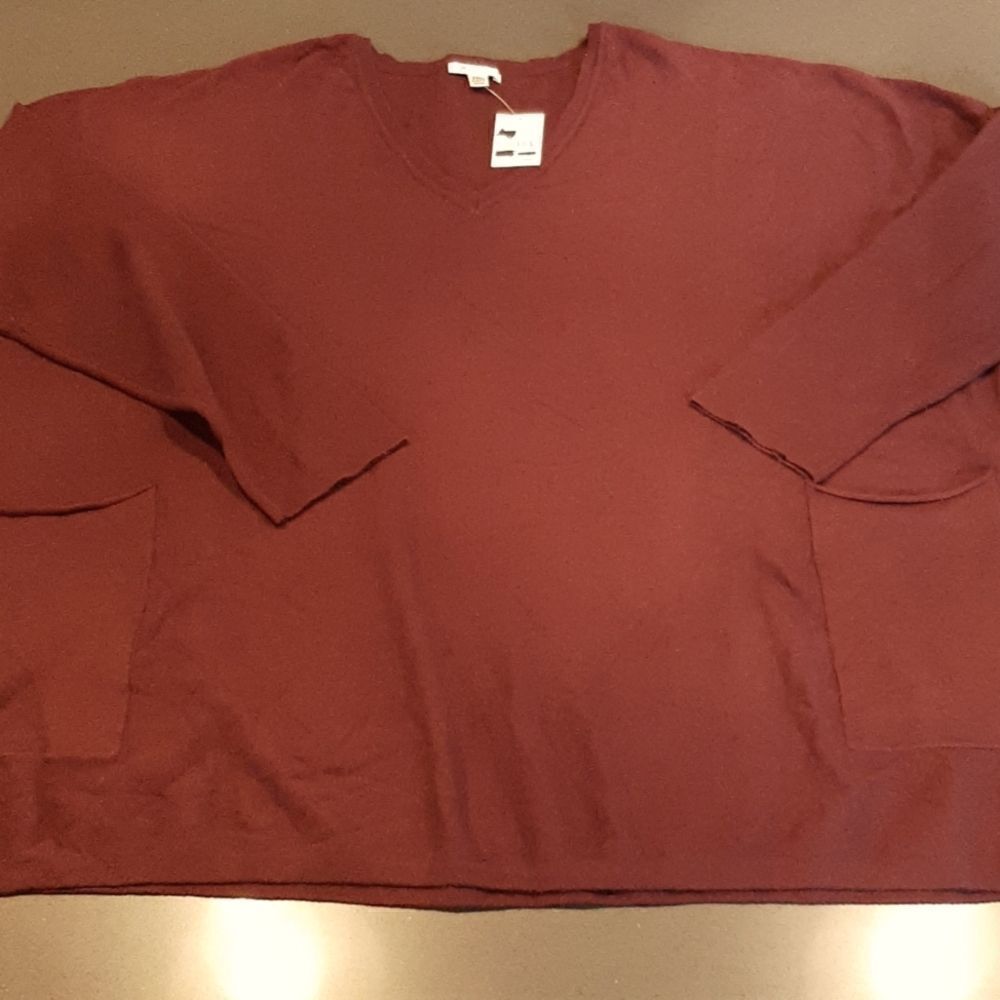 Versona Maroon Vee Neck Sweater with Pockets